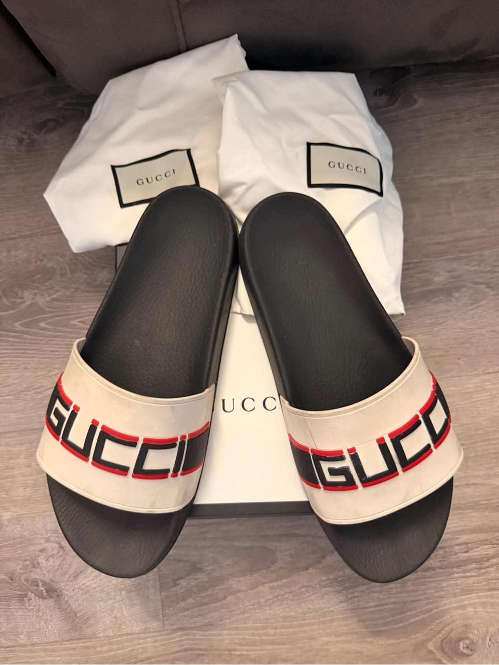 Gucci Men’s 100% Authentic Black & White Logo Slide Sandals